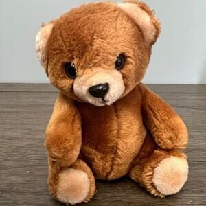 Logo Bear Soft n Cuddly Brown Bear Sitting Plush 1985 Vintage‎